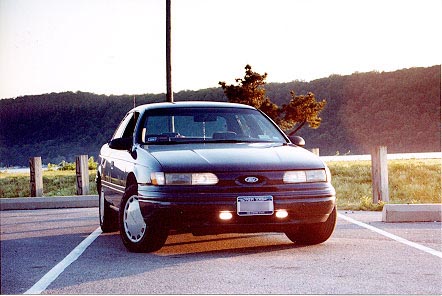 1993 Ford Taurus - The front offset from the other side. Work it girl!! *click*