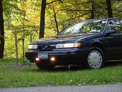 1993 Ford Taurus - Front profile