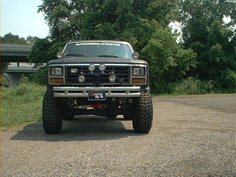 1986 Ford Bronco - This lifted Ford Bronco features an aftermarket bumper and auxiliary lights.