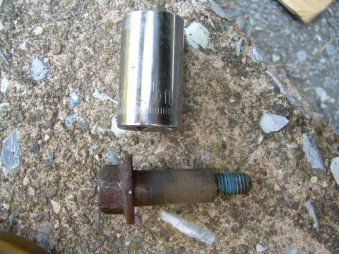 1988 Ford Bronco - 15mm shifter pivit arm bolt