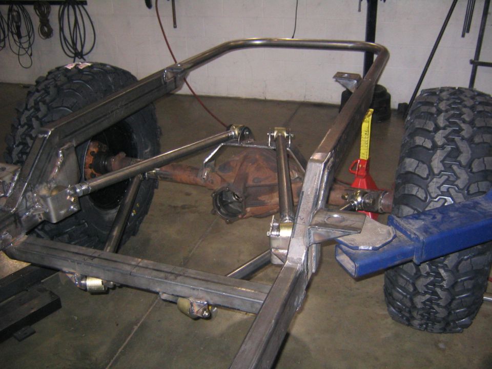 Custom suspension links and differential housing with large tires