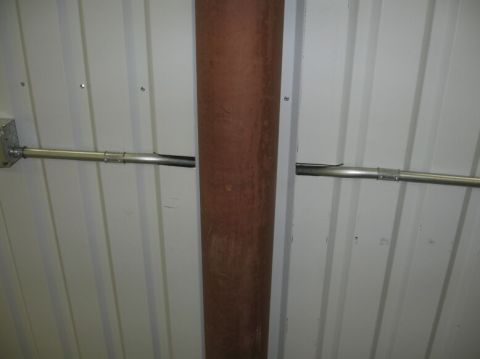 1986 Ford Ranger - The photo shows the interior of a building with corrugated walls and a large central pipe.