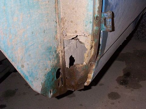 1972 Ford Bronco - Door post too