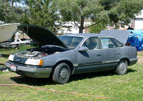 1990 Ford Taurus photo