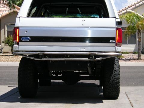 1993 Ford Bronco - the outside tubes look to bend down but its an illusion from the center being out farther