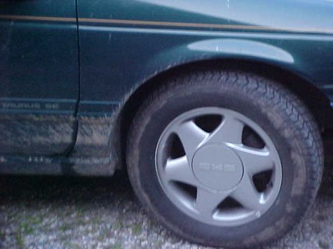 1995 Ford Taurus - Closeup of Passenger Front tire and fender...