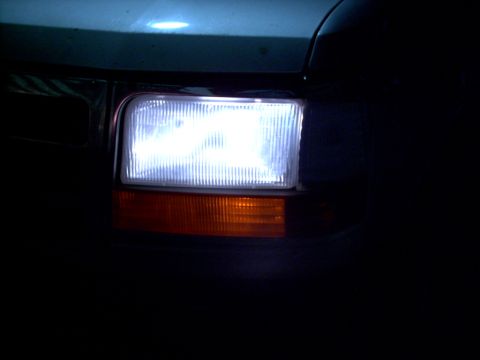 1990 Ford Bronco - Aftermarket Plasma White 9007 Bulb, 65W/55W Ratings.
