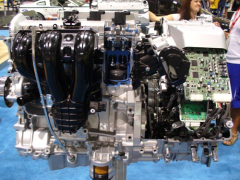 1995 Ford Taurus - A detailed view of a vehicle's engine, its internal mechanics and electronic systems.