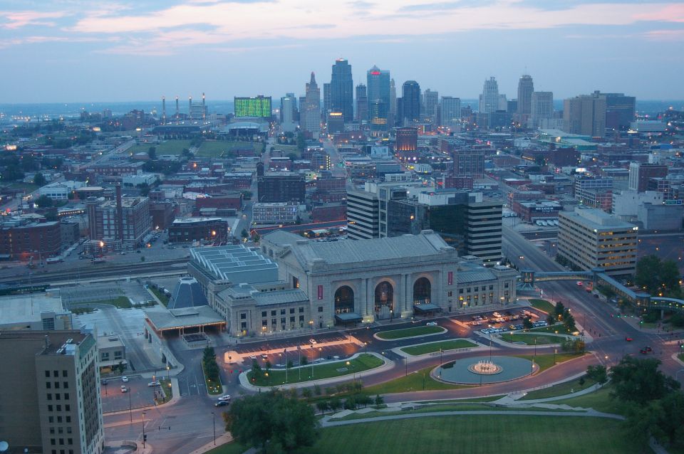 Kansas City skyline and Union Station at dusk