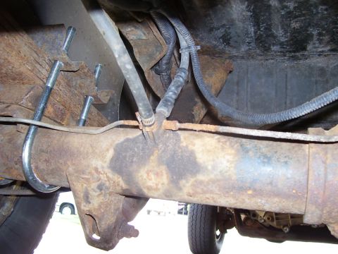 1992 Ford Bronco - Rear axle vent tube.