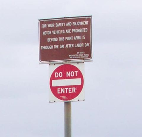 1996 Ford Bronco - End of beach signs. (5/20/2006)