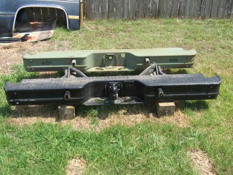 2004 Chevrolet Silverado 3500 - complete bumper black parts bumper green