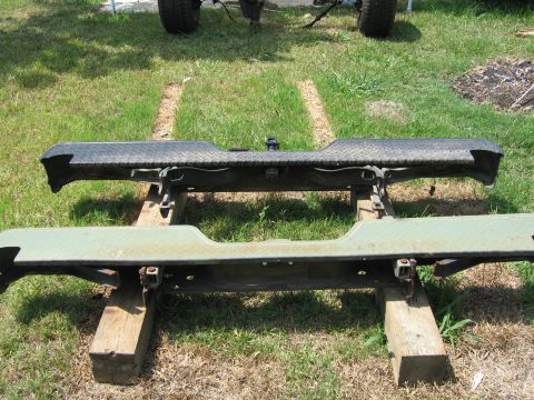 2004 Chevrolet Silverado 3500 - complete bumper black parts bumper green