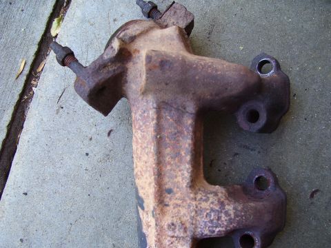 1992 Ford Bronco - Crack on the pass. side manifold.
