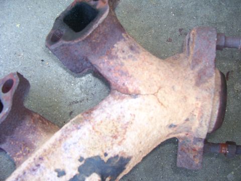 1992 Ford Bronco - Other side of pass. manifold. The crack almost makes a full circle.