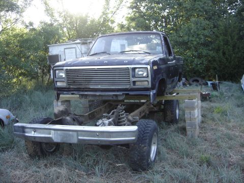 1980 Ford Bronco - Body Removal Front