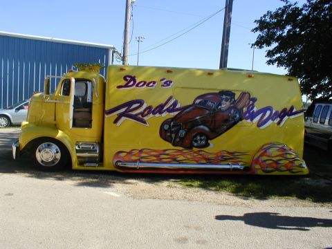 1998 Ford Taurus - Not mine but this truck is so sweet had to take a picture.