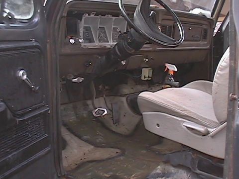 1979 Ford Bronco - rusty camo floors...