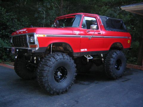 1979 Ford Bronco - This is literally the night I got it back from Southern Off-Road. In these pics there is no tracbar, front driveshaft, and many other thing…