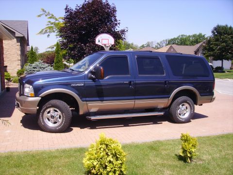 2004 Ford Excursion photo