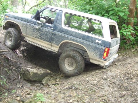 1986 Ford Bronco - This 1986 Ford Bronco navigates a challenging muddy and rocky off-road course.