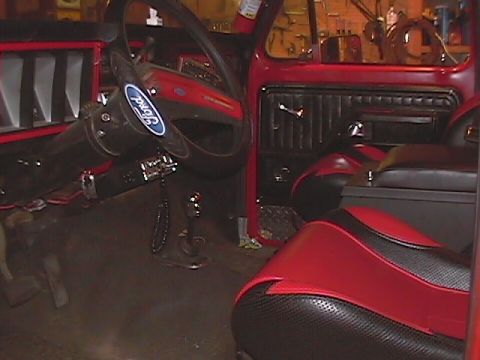 1979 Ford Bronco - Seats in with radio, CB, and flooring