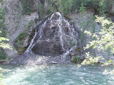 1988 Ford Bronco - Waterfall scene with river and trees, Supermotors.net logo visible.