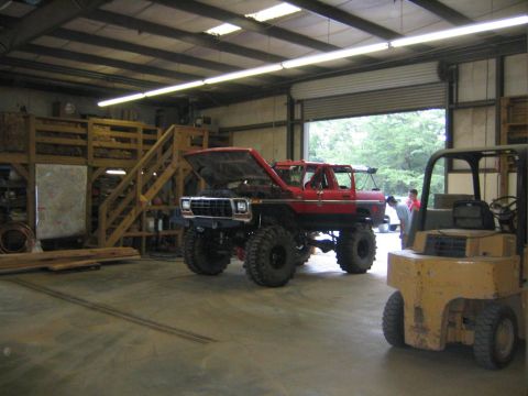 1979 Ford Bronco - Forklift works well to raise engine...