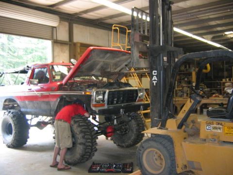 1979 Ford Bronco - Engine chained up!