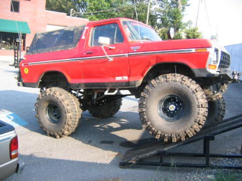 1979 Ford Bronco - Def could have gotten higher but I didn't have time or bother, plus they weren't open so I figured i'd wait to do it some other time...
