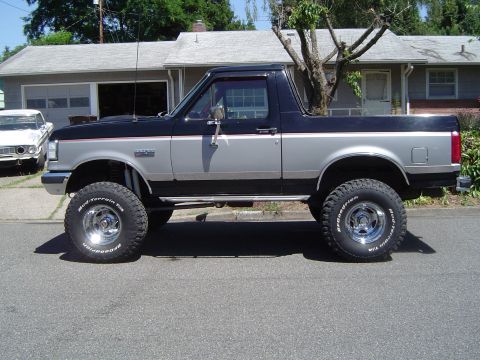 1989 Ford Bronco - This lifted Ford Bronco has a two-tone paint scheme and BFGoodrich Mud-Terrain T/A tires.