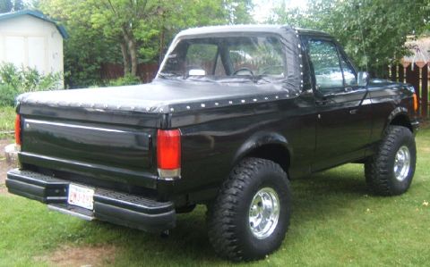 1987 Ford Bronco - Rear view, notice the larger rear window