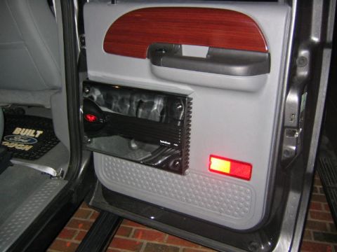 2005 Ford F-250 - Amps on doors!