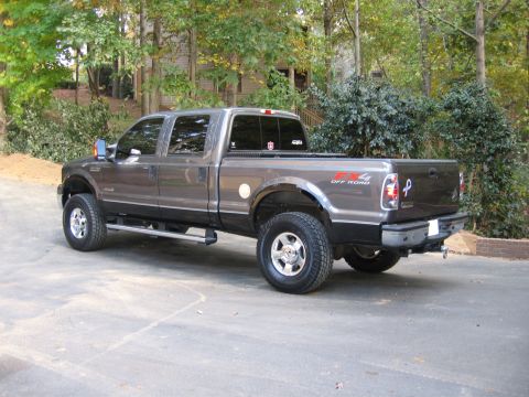 2005 Ford F-250 - This Ford F-250 Super Duty pickup truck is shown from a three-quarter front view, parked outdoors.