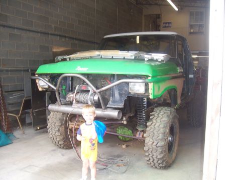 1978 Ford Bronco - bumper from side