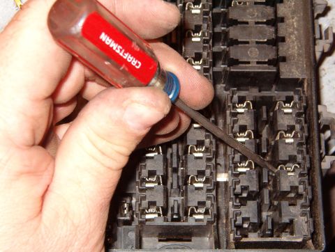 1983 Ford Bronco - The maxi-fuse lock tabs are inboard of the fuse terminals, and are VERY easy to break by bending too far. Keep steady tension on the wire a…