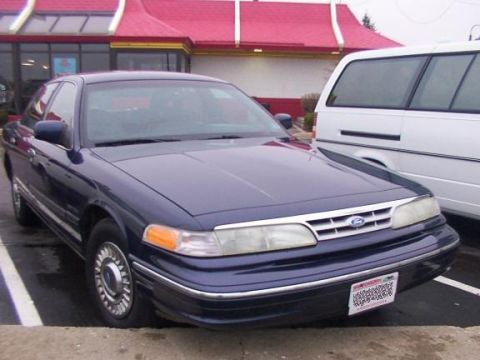 1995 Ford Crown Victoria - front