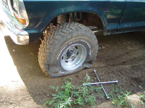 1989 Ford Bronco - Sven got a flat on Firebreak 5