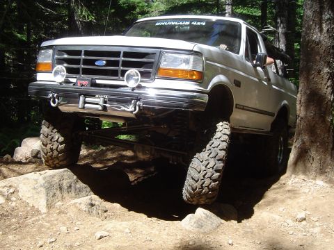 1989 Ford Bronco - On the rock
