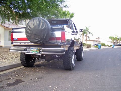 1991 Ford Bronco - This lifted 1991 Ford Bronco features a spare tire mounted on the rear tailgate.