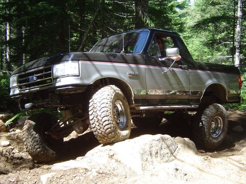 1989 Ford Bronco - Me coming up to "Todds tree"