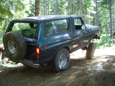 1989 Ford Bronco - Sven on the BIG rock