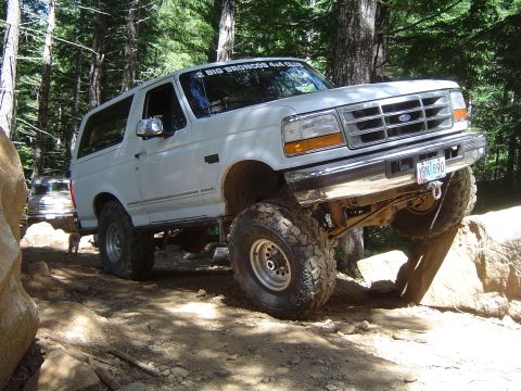 1989 Ford Bronco - Alvie's turn on the BIG rock