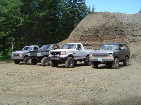 1989 Ford Bronco - Lineup at the end of the day