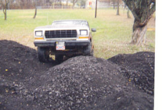 1979 Ford Bronco - Climbin the hill