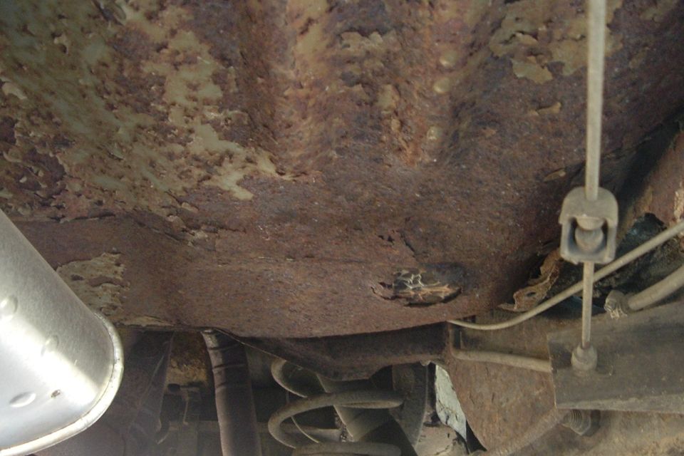 Floor pan drives side