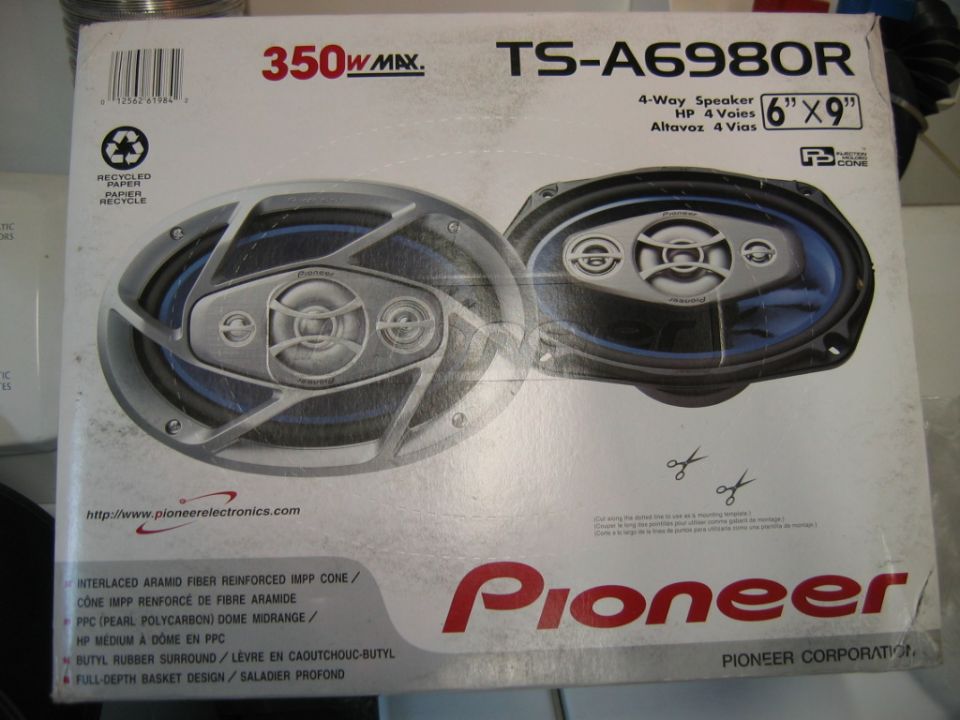Box for Pioneer TS-A6980R 6x9 inch 4-way speakers. Shows two speakers on the box