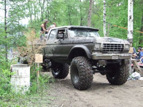 1990 Ford Bronco - 429Ci, 400hp, D60 front and rear, 5.13, 44"TSL's