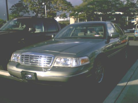 2001 Ford Crown Victoria - Too bright. Looks washed out...
