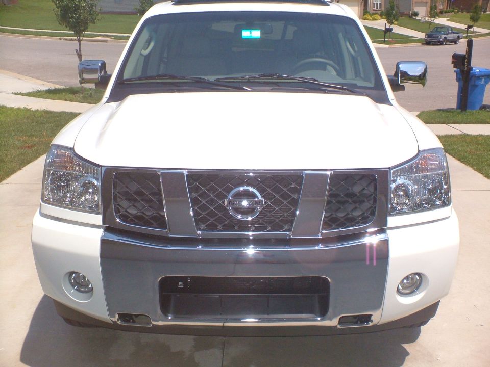 White 2006 Nissan Armada front view with chrome grille and headlights